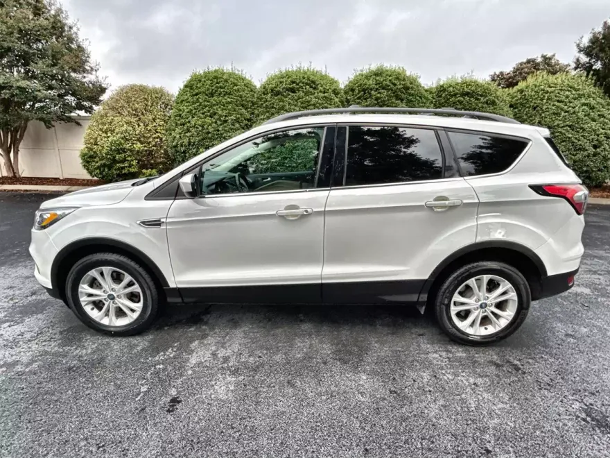 2018 Ford Escape SEL photo 1
