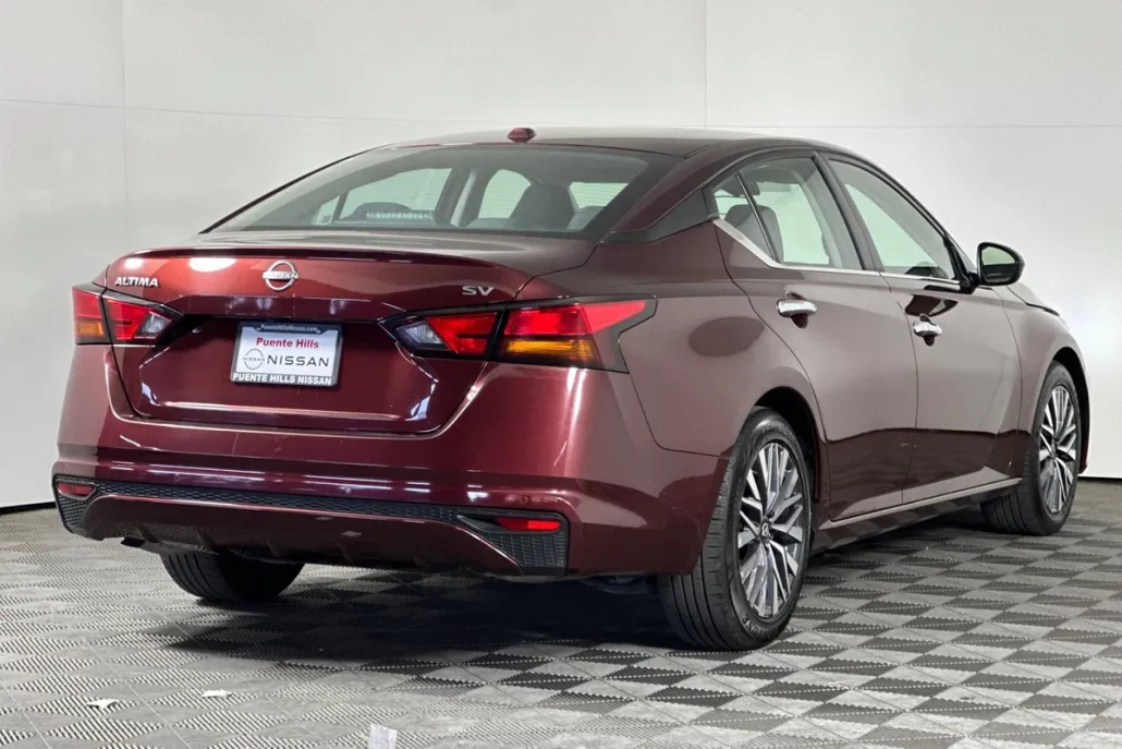 2023 Nissan Altima 2.5 SV photo 1