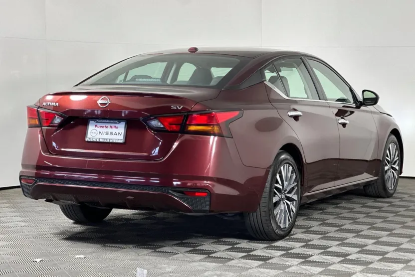 2023 Nissan Altima 2.5 SV photo 1