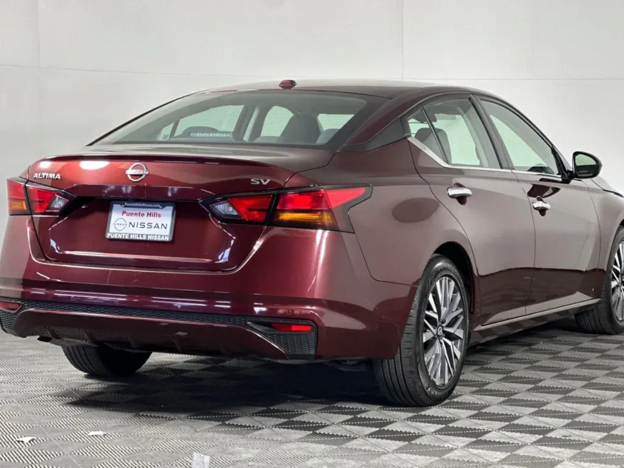 2023 Nissan Altima 2.5 SV photo 1