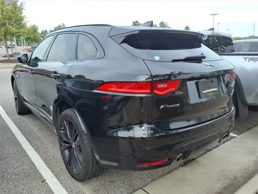 2020 Jaguar F-PACE S photo 1