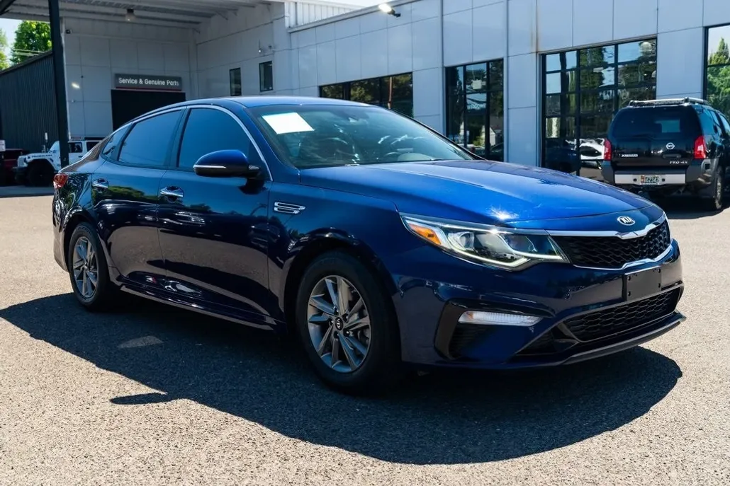 2019 Kia Optima LX photo 1