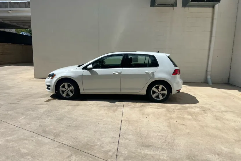 2017 Volkswagen Golf TSI Wolfsburg Edition photo 1