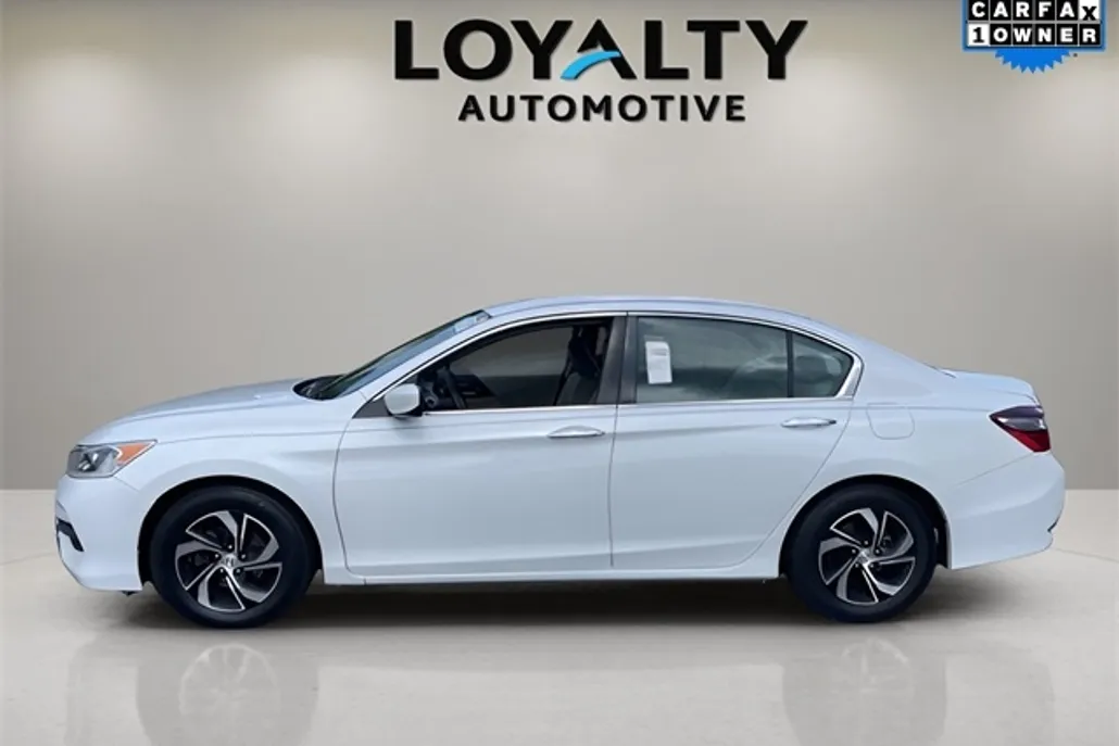 2017 Honda Accord LX photo 1