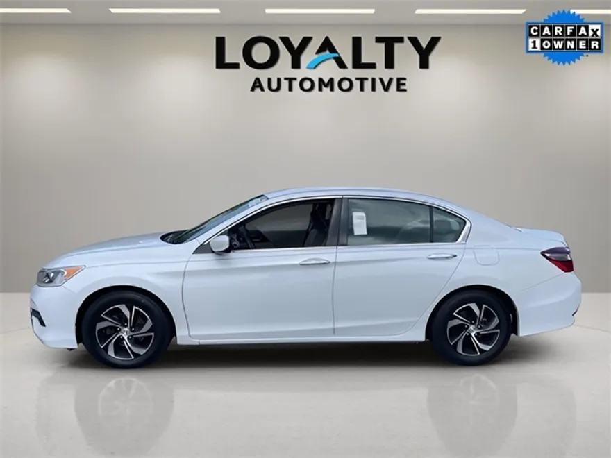 2017 Honda Accord LX photo 1