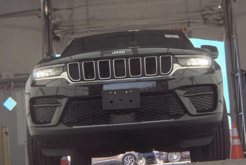 2024 Jeep Grand Cherokee Laredo photo 1