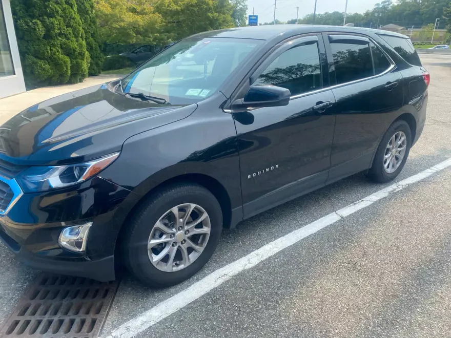 2020 Chevrolet Equinox LT photo 1