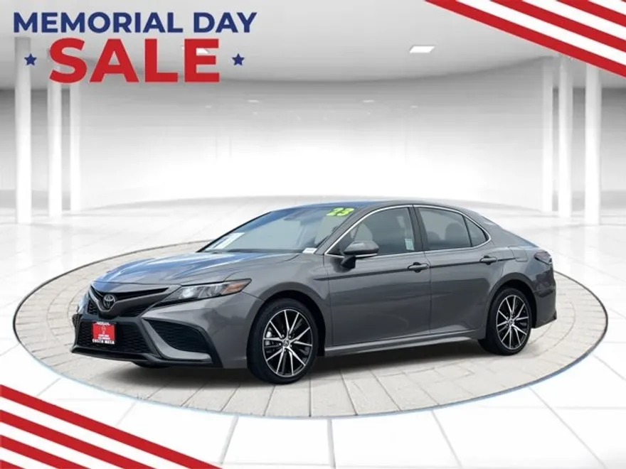 2023 Toyota Camry LE photo 1