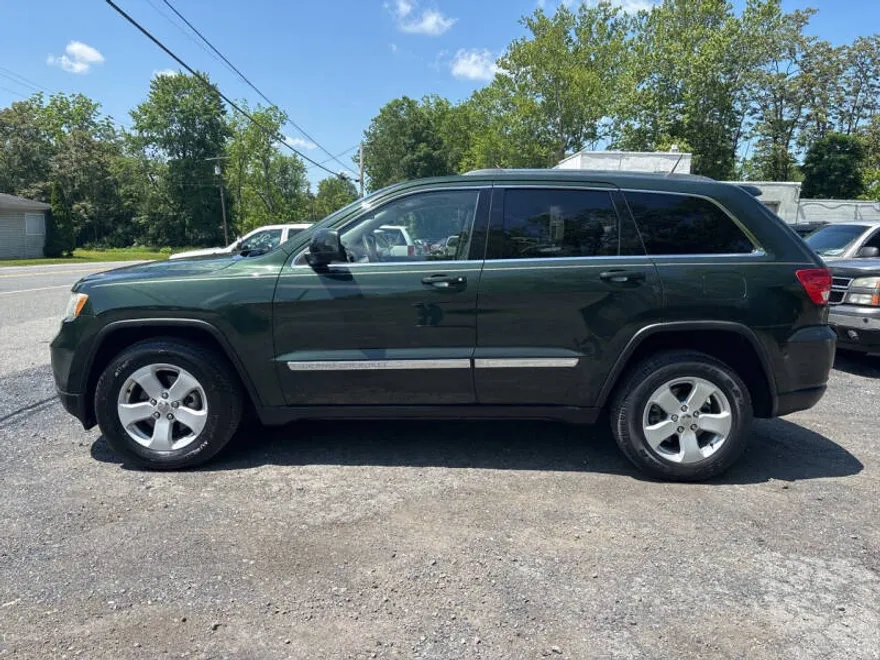 2011 Jeep Grand Cherokee Laredo photo 1