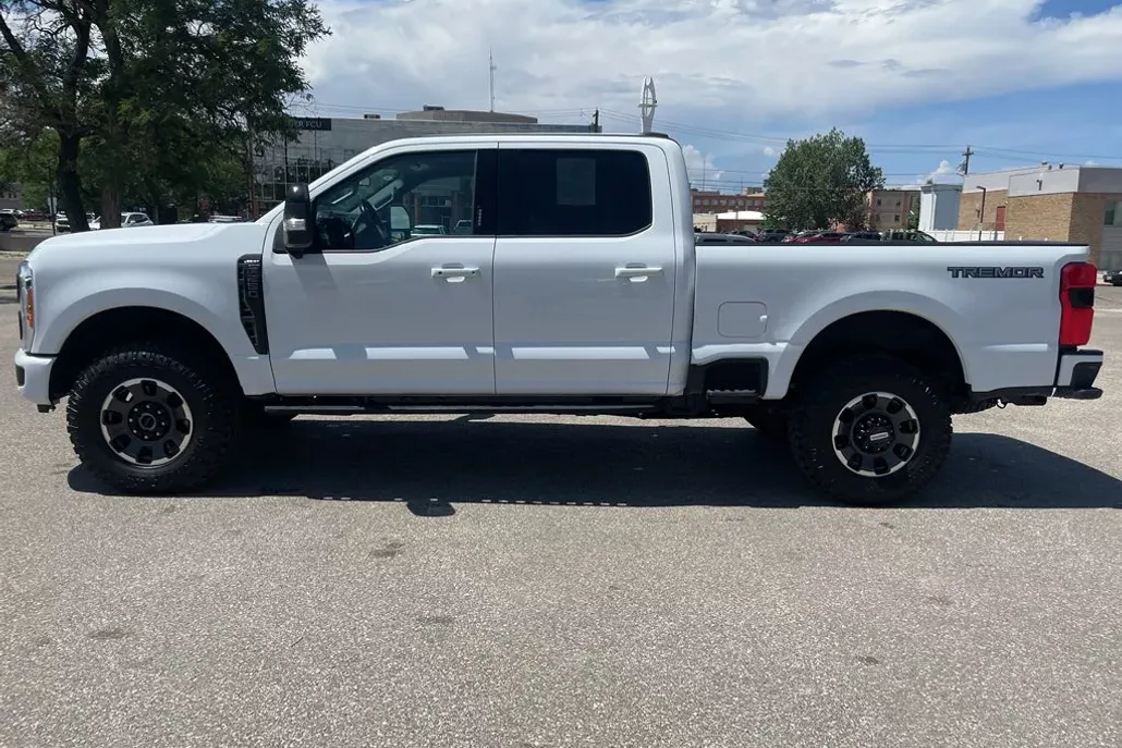 2023 Ford F-250 Lariat photo 1