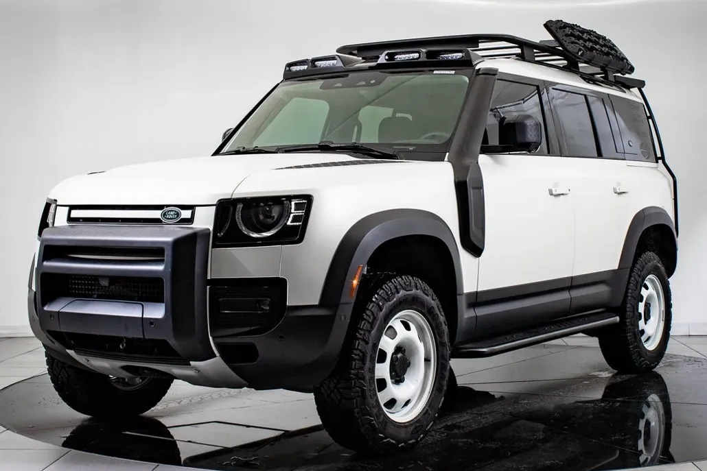 2024 Land Rover Defender 110 S photo 1