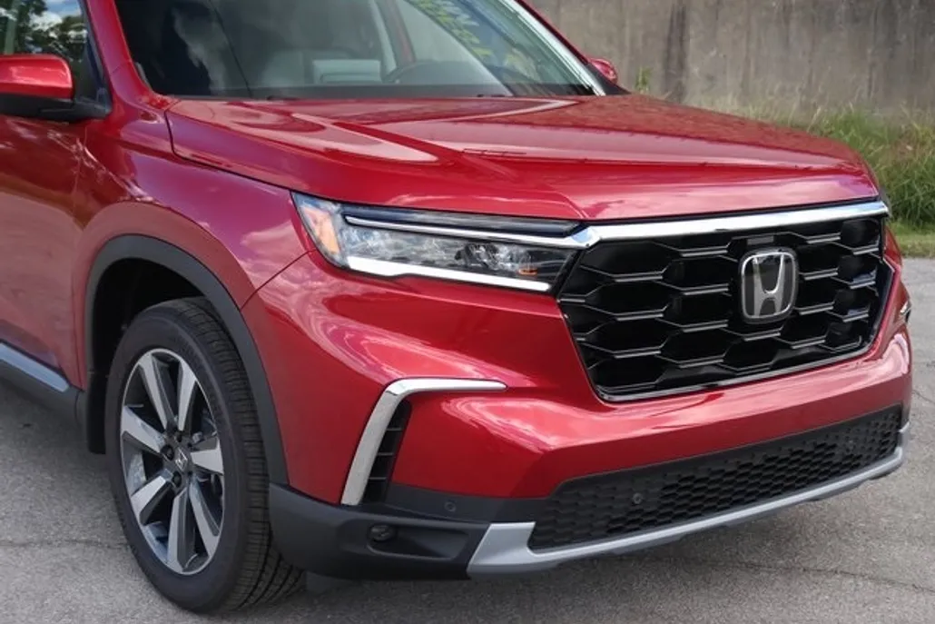 2025 Honda Pilot Touring photo 1
