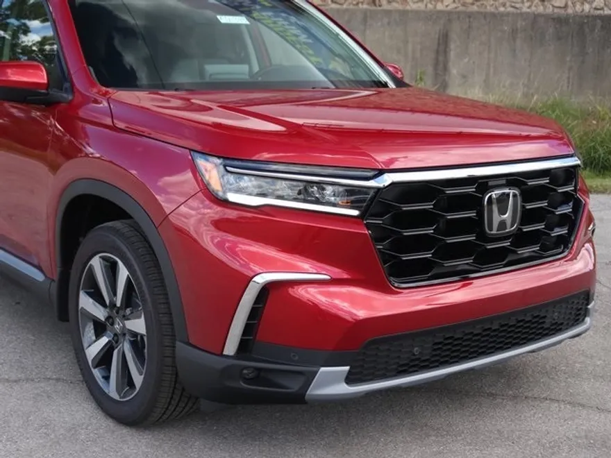 2025 Honda Pilot Touring photo 1