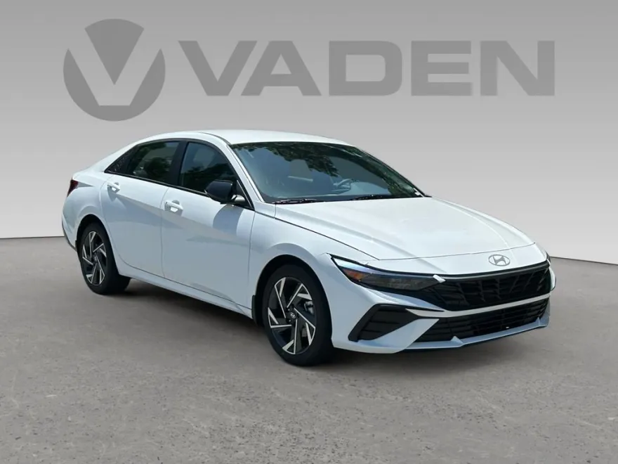 2025 Hyundai Elantra SEL Sport photo 1