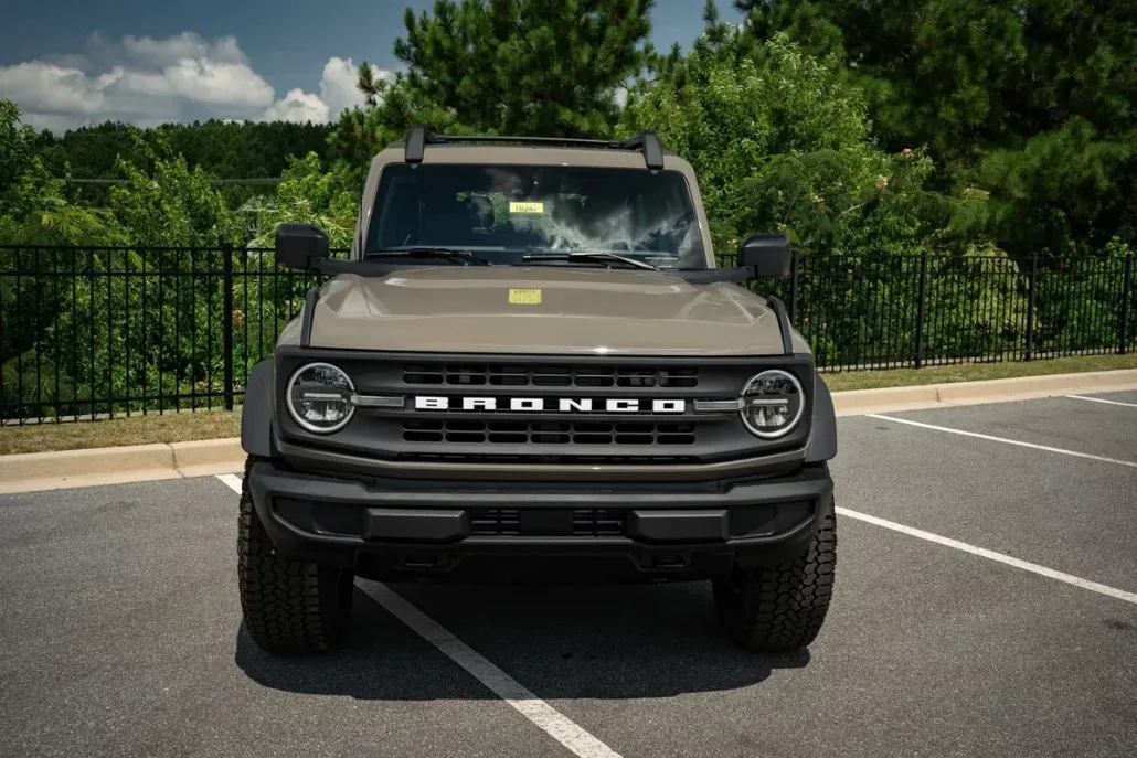 2025 Ford Bronco Base photo 1