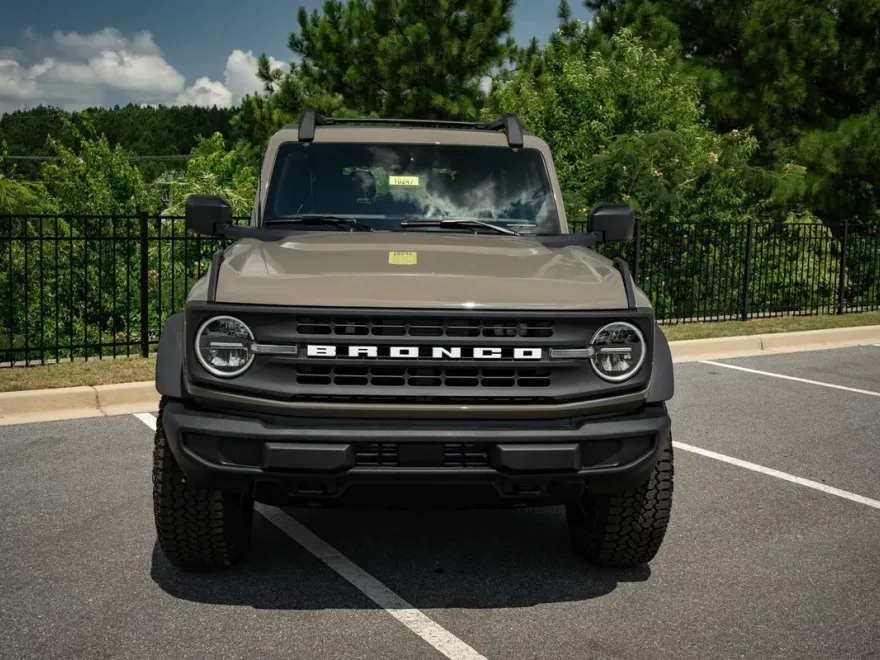 2025 Ford Bronco Base photo 1