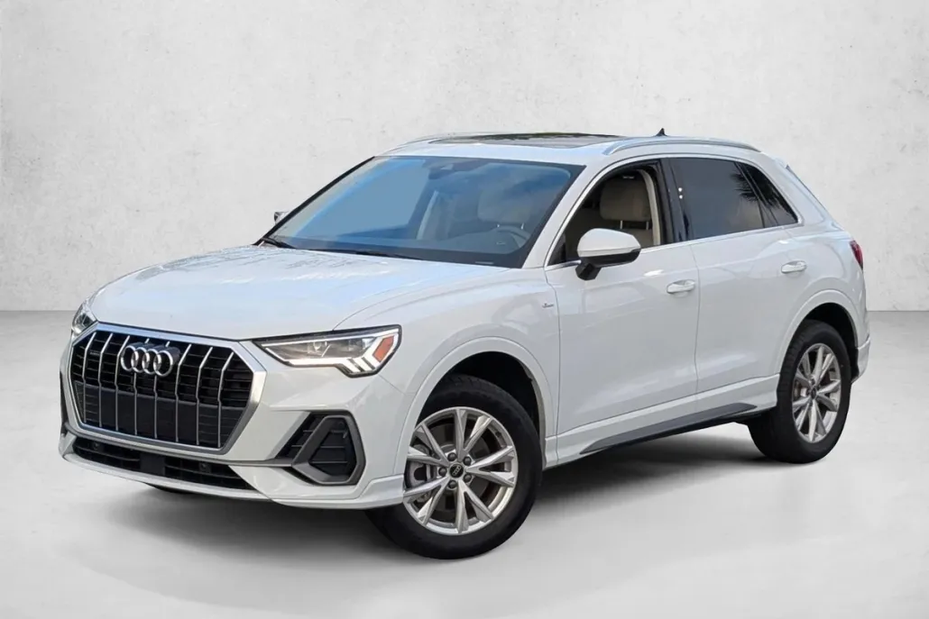 2024 Audi Q3 S line Premium Plus photo 1