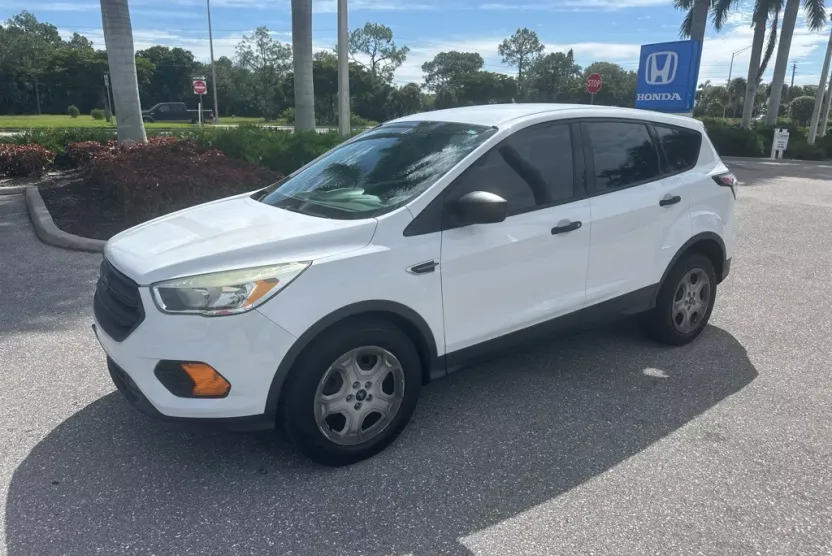 2017 Ford Escape S photo 1