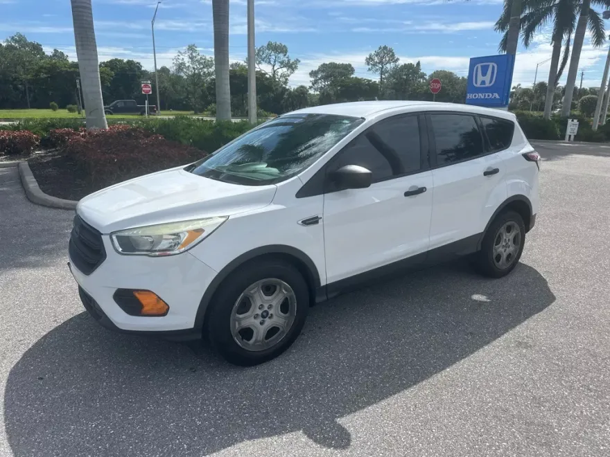 2017 Ford Escape S photo 1