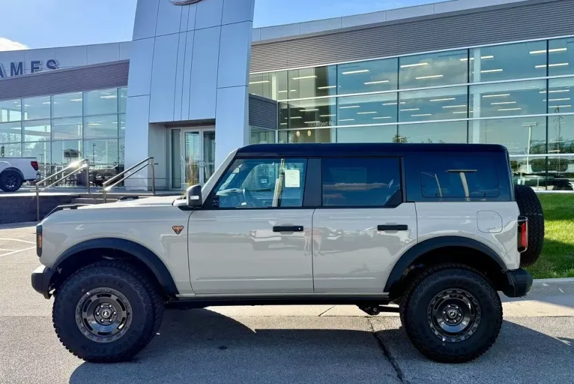 2025 Ford Bronco Badlands photo 1
