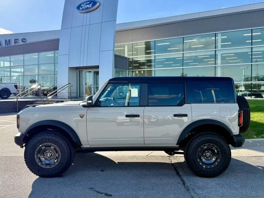 2025 Ford Bronco Badlands photo 1