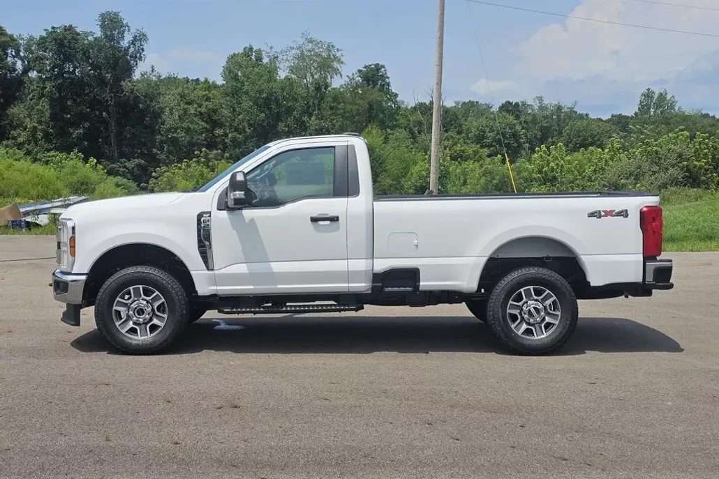 2025 Ford F-250 XLT photo 1