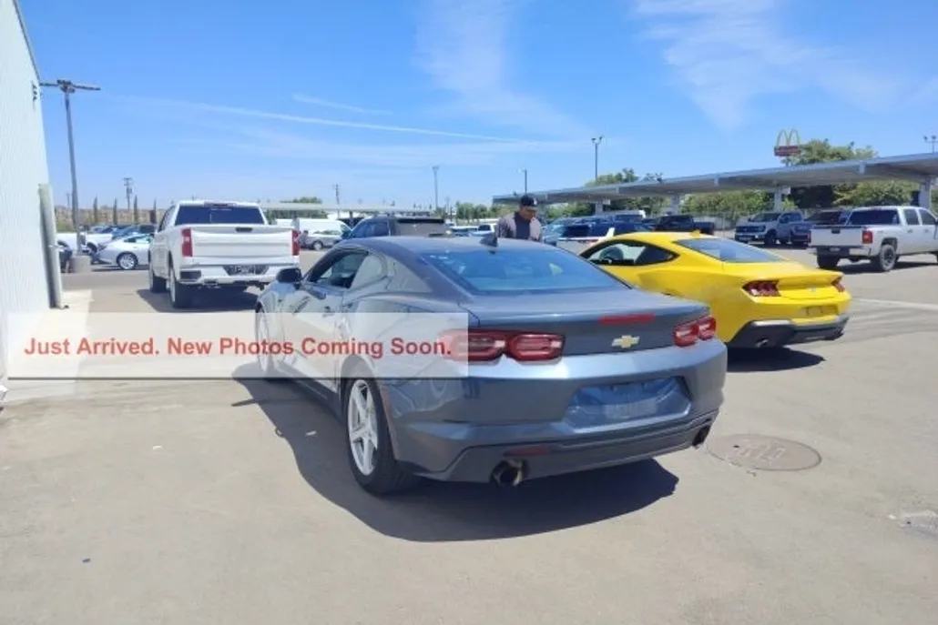 2023 Chevrolet Camaro 1LT photo 1