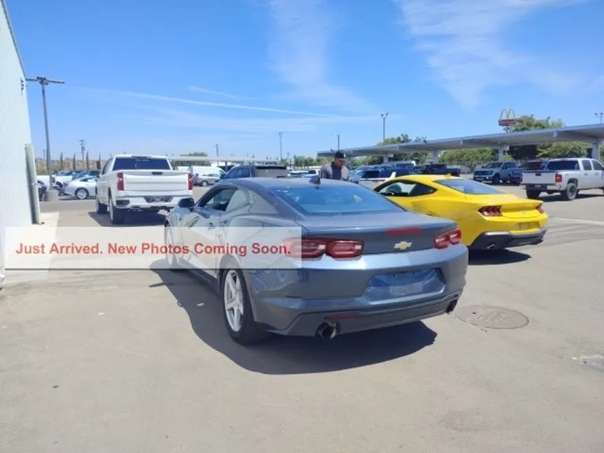 2023 Chevrolet Camaro 1LT photo 1