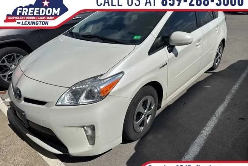 2015 Toyota Prius Four photo 1