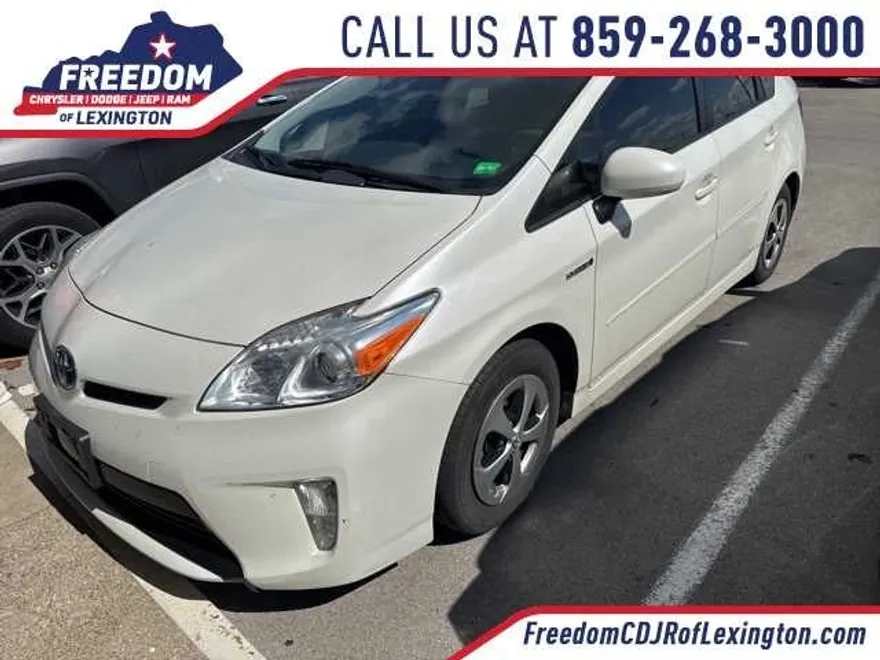 2015 Toyota Prius Four photo 1