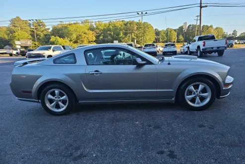 2008 Ford Mustang GT Deluxe photo 2