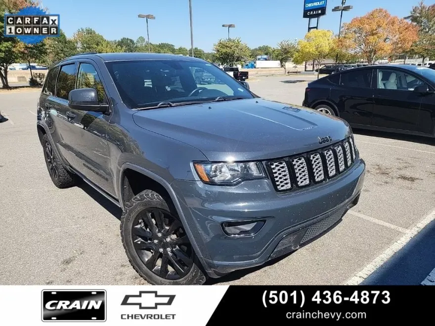 2017 Jeep Grand Cherokee Altitude photo 1