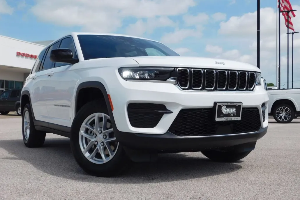 2025 Jeep Grand Cherokee Laredo photo 1