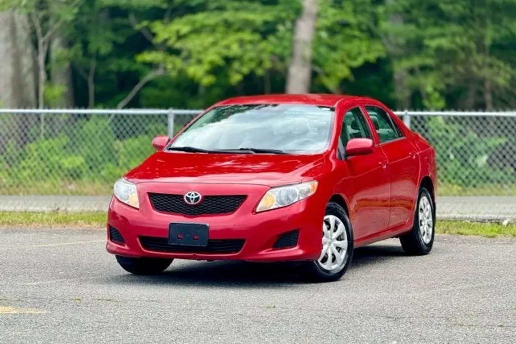 2010 Toyota Corolla LE photo 1