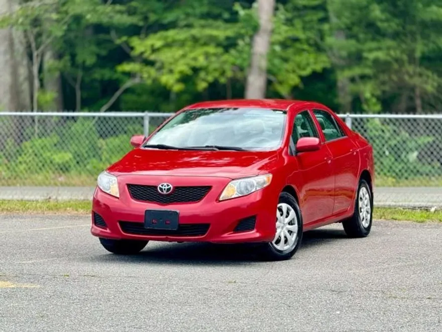 2010 Toyota Corolla LE photo 1