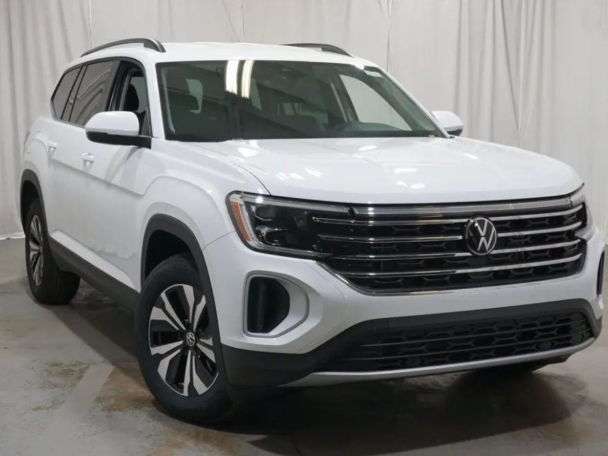 2025 Volkswagen Atlas SE photo 1