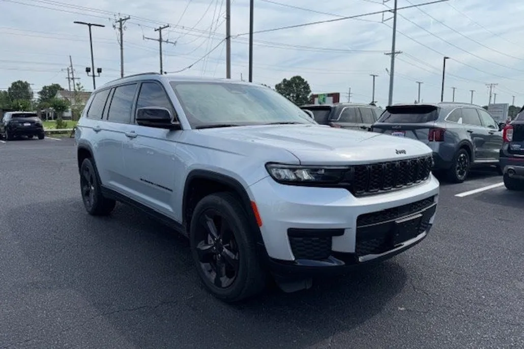 2023 Jeep Grand Cherokee Altitude photo 1