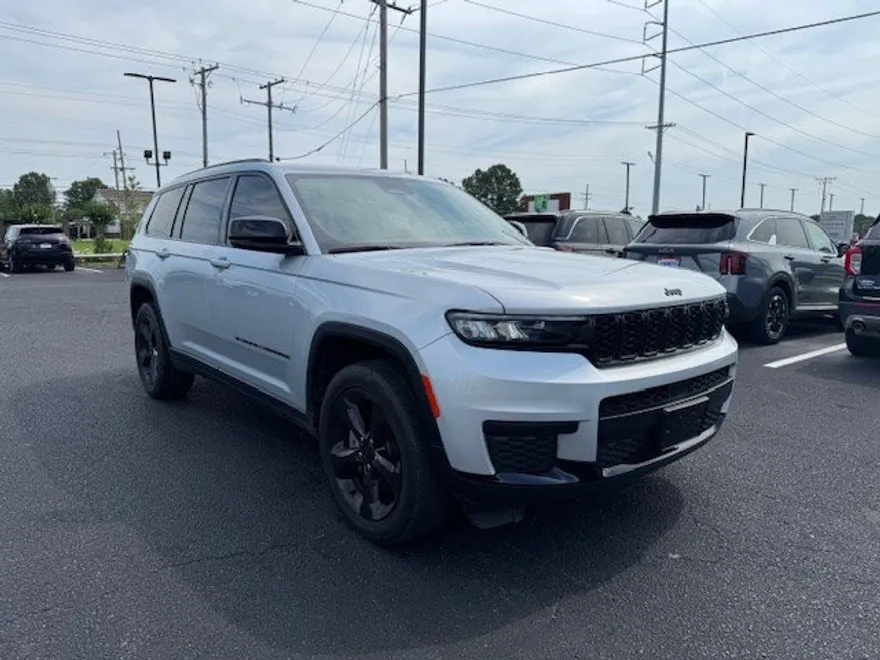 2023 Jeep Grand Cherokee Altitude photo 1
