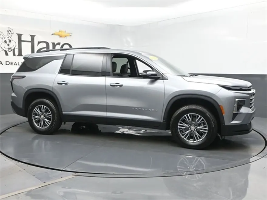 2025 Chevrolet Traverse photo 1