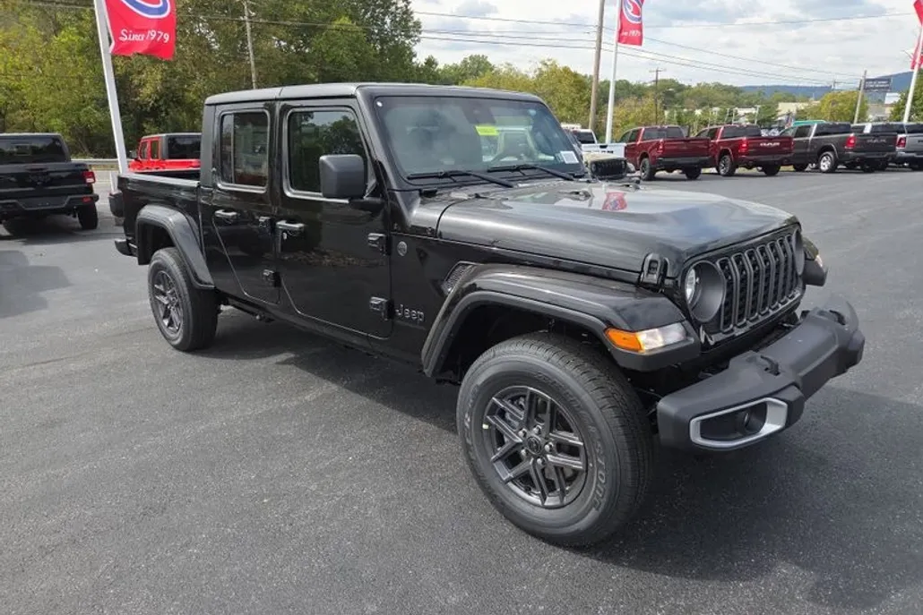 2025 Jeep Gladiator Sport S photo 1
