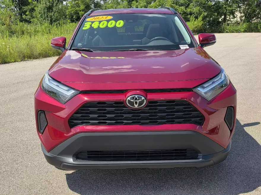 2023 Toyota RAV4 XLE photo 1