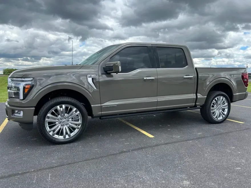 2025 Ford F-150 Platinum photo 1
