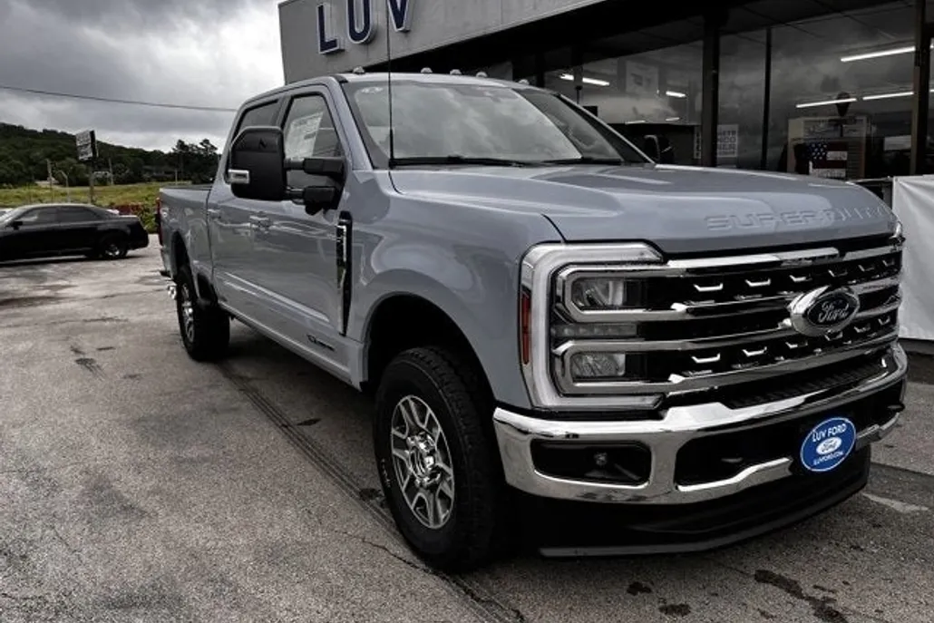 2025 Ford F-250 Lariat photo 1