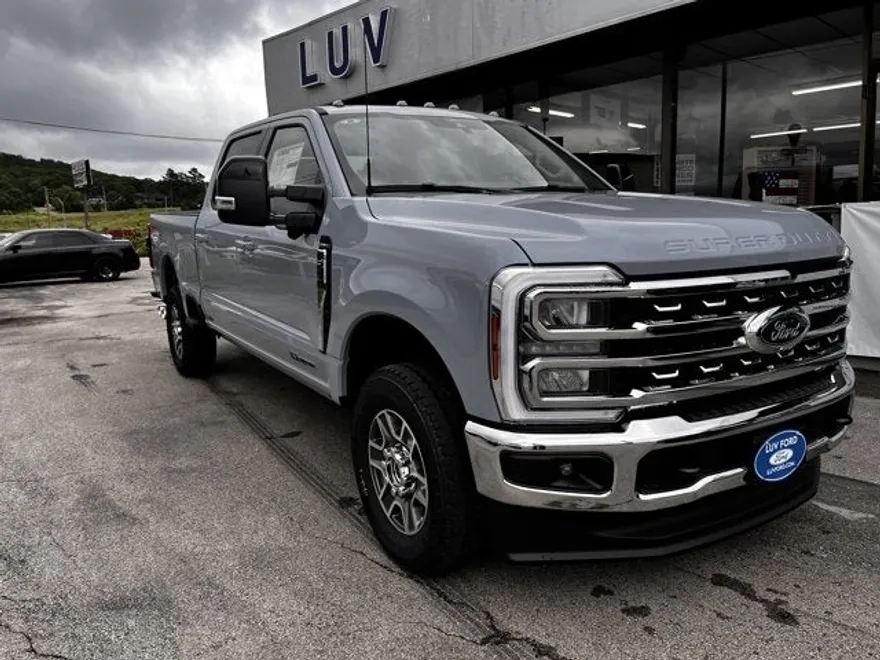 2025 Ford F-250 Lariat photo 1