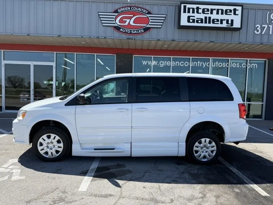 2014 Dodge Grand Caravan SE photo 1