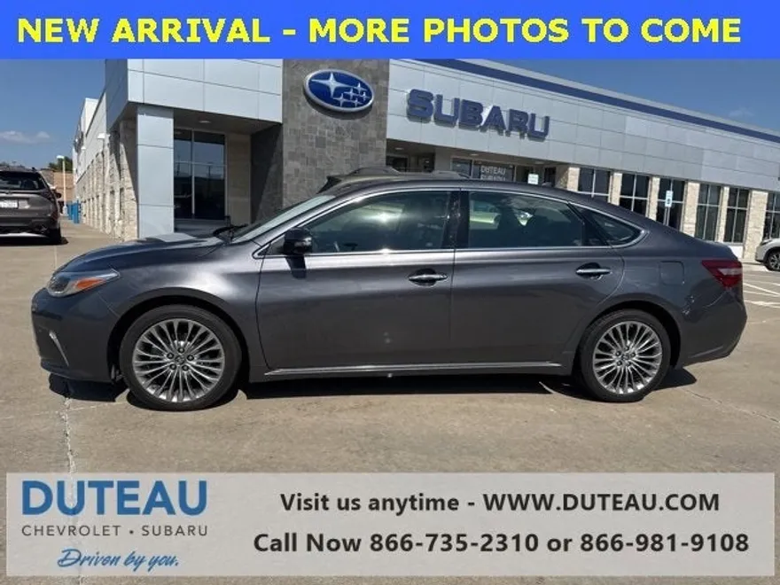 2016 Toyota Avalon Limited photo 1