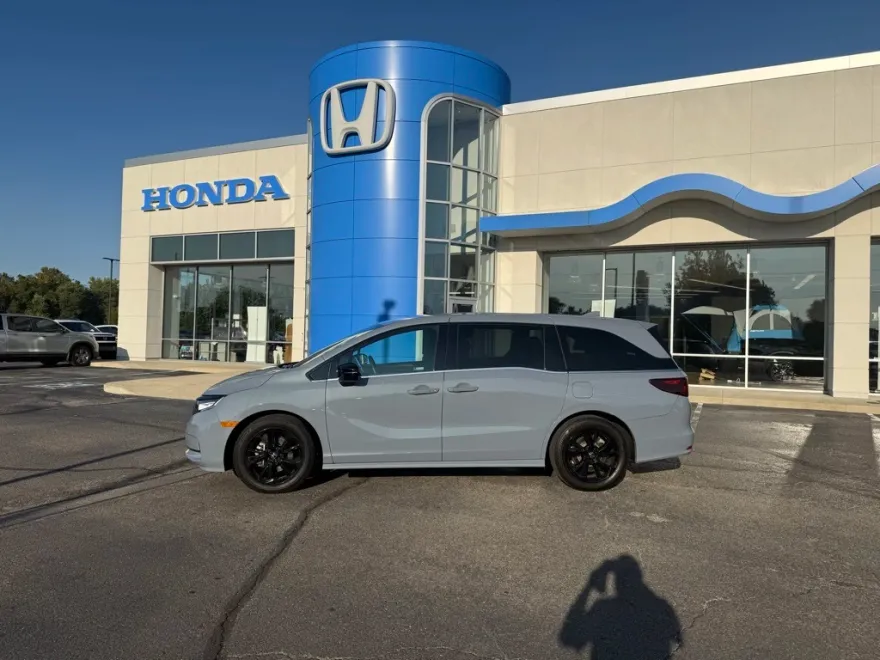 2024 Honda Odyssey Sport photo 1