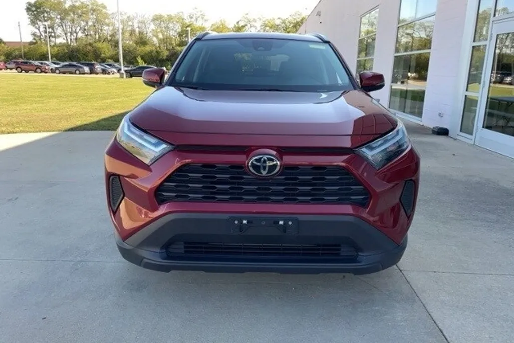2023 Toyota RAV4 XLE photo 1