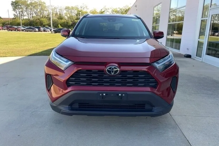 2023 Toyota RAV4 XLE photo 1