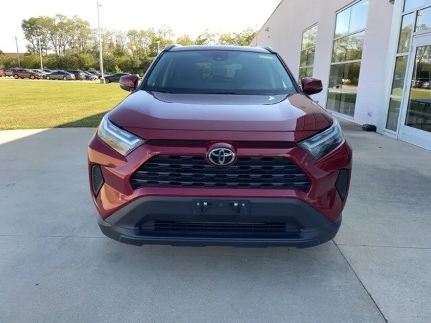2023 Toyota RAV4 XLE photo 1